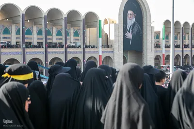 اقامه نماز بر پیکر مطهر رهبر شهید و خانواده ایشان به امامت آیت‌الله العظمی سبحانی 