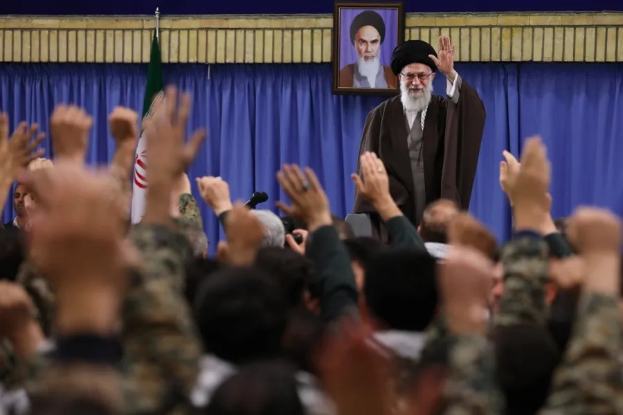 پخش زنده سخنرانی رهبر معظم انقلاب در دیدار بسیجیان