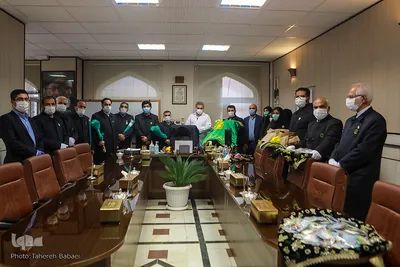 تقدیروتشکرازپزشکان و پرسنل  دارالشفا کوثرتوسط اداره نذورات وهدایای مردمی
