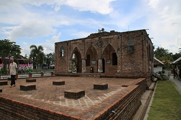 Tayland'da kubbesi bulunmayan cami: 