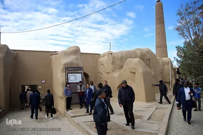 بازدید شرکت کنندگان سومین مراسم ملی بزرگداشت مجاهدان در غربت از آثار تاریخی دامغان