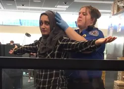 Une musulmane américaine humiliée par les agents de sécurité d’un aéroport
