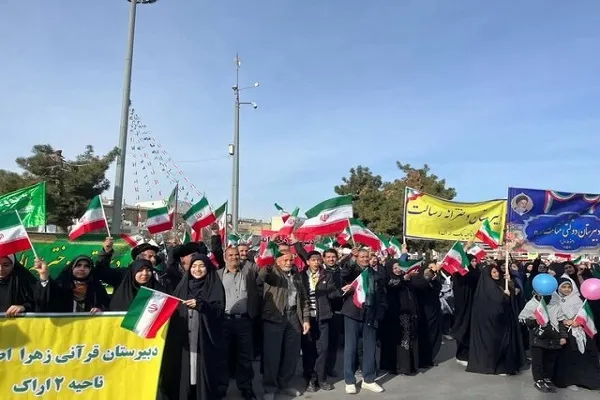 خروش مردم اراک در راهپیمایی ۲۲ بهمن