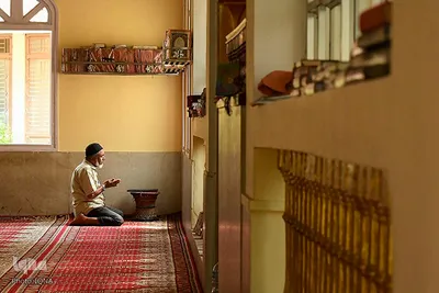 نماز خواندن یک مرد در مسجدجامع شهر «کاتماندو» نپال 

