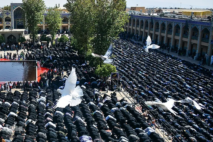 باطن و روح نماز به اندازه وسعت معنوی اشخاص عمیق است/ دعوت جهت اقامه نماز ظهر عاشورا