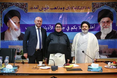 عکس یادگاری وزیر امور خارجه و سفیر کشور بوسنی با حجت الاسلام نواب