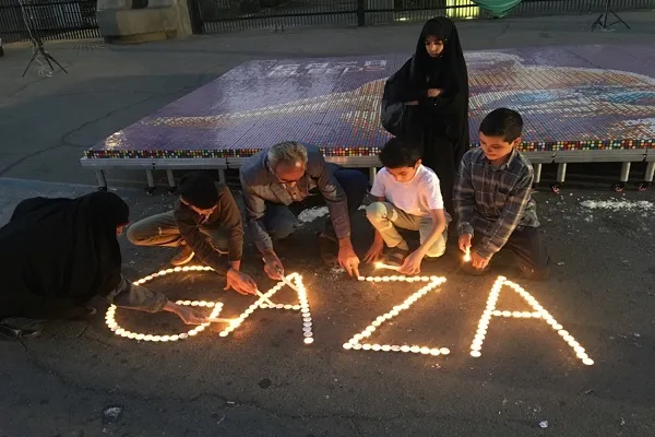 اجرای رویداد «فلسطین، دست واحد» در مقابل دانشگاه تهران