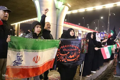 شیراز ایستاده در پای کار انقلاب اسلامی