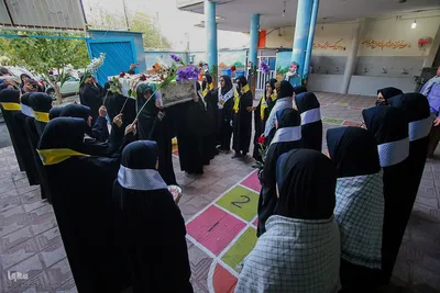 میزبانی دانش آموزان شیرازی از شهدای گمنام