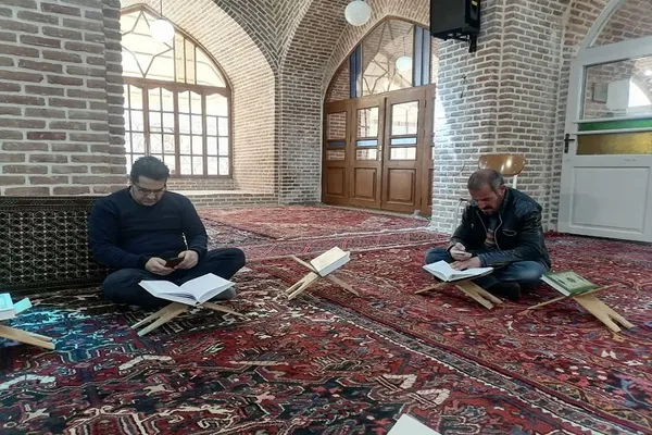 کرسی تلاوت در مسجد استاد و شاگرد تبریز
