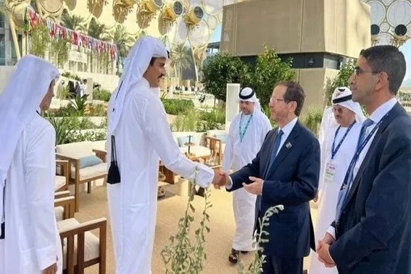 واکنش‌ها به دست دادن امیر قطر و رئیس رژیم صهیونیستی