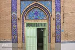 مسجد شرف‌الدین شوشتر، در سال 1000 هجری قمری و به سبک قدیمی رومی ساخته شده است. این مسجد دارای سه محراب برای تابستان، پاییز و زمستان بود. مقبره خاندان شرف الدین یکی از جایگاه‌های این مسجد است. 