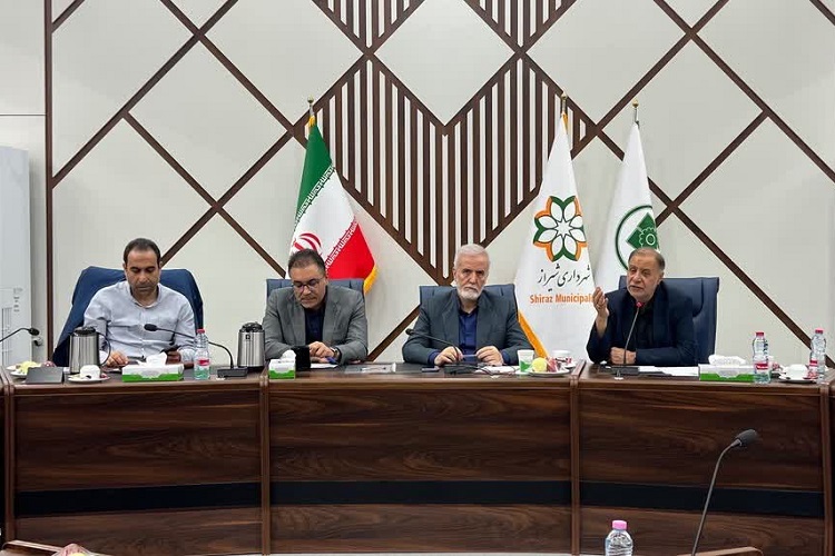 نشست هم‌اندیشی مدیریت ارشد شهری شیراز با مشاوران مناسب‌سازی