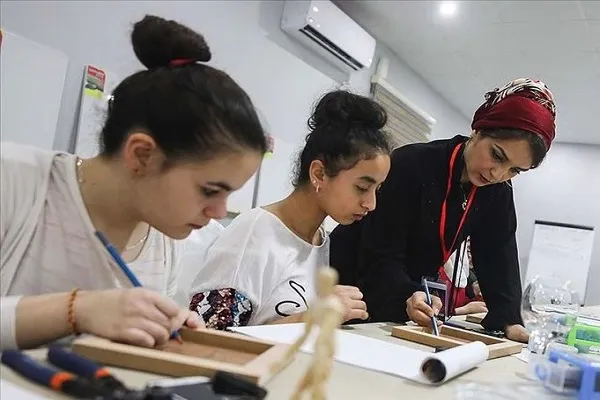 Gazzeli sanatçı İsrail ablukasına rağmen mozaik sanatını canlandırmak istiyor