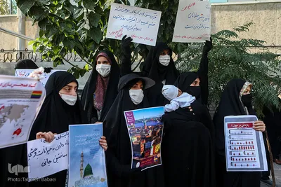 تجمع اعتراضی شهروندان تهرانی مقابل سفارت فرانسه