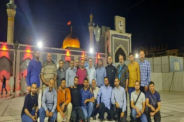 بالصور...طلاب وأساتذة جمعية القرآن اللبنانية في زيارة السيدة زينب (ع)