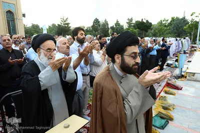 نماز عید فطر در امامزاده محمد و سکینه خاتون کرج
