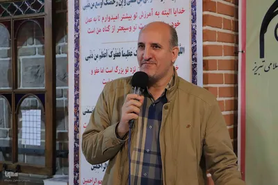 کرسی تلاوت قرآن در دانشگاه هنر اسلامی تبریز‎
