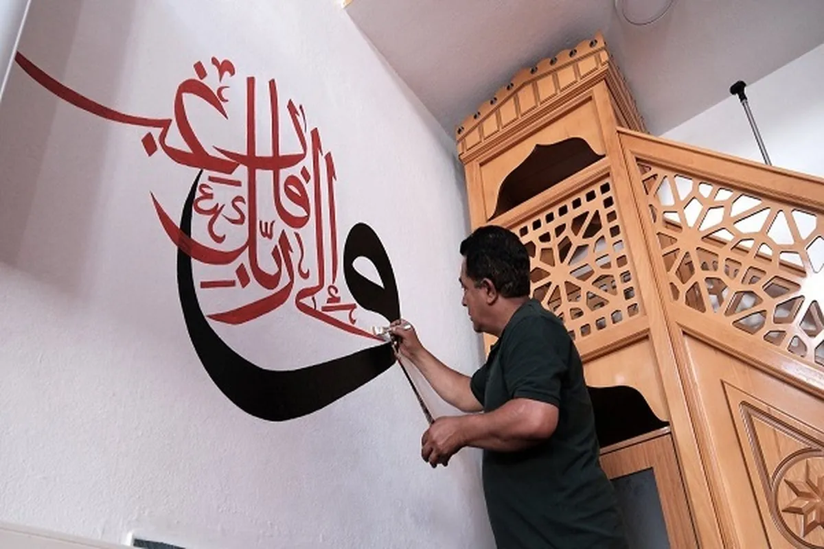 Calligrapher Volunteers to Decorate Mosques in Turkey’s Van with Verses of Quran