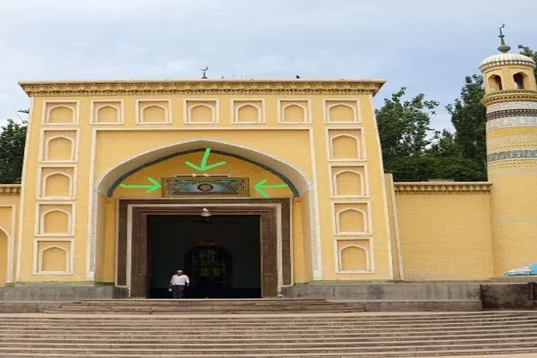 Çin bir camii kapısı üzerindeki Kelime-i Şehadet yazısını kaldırıldı