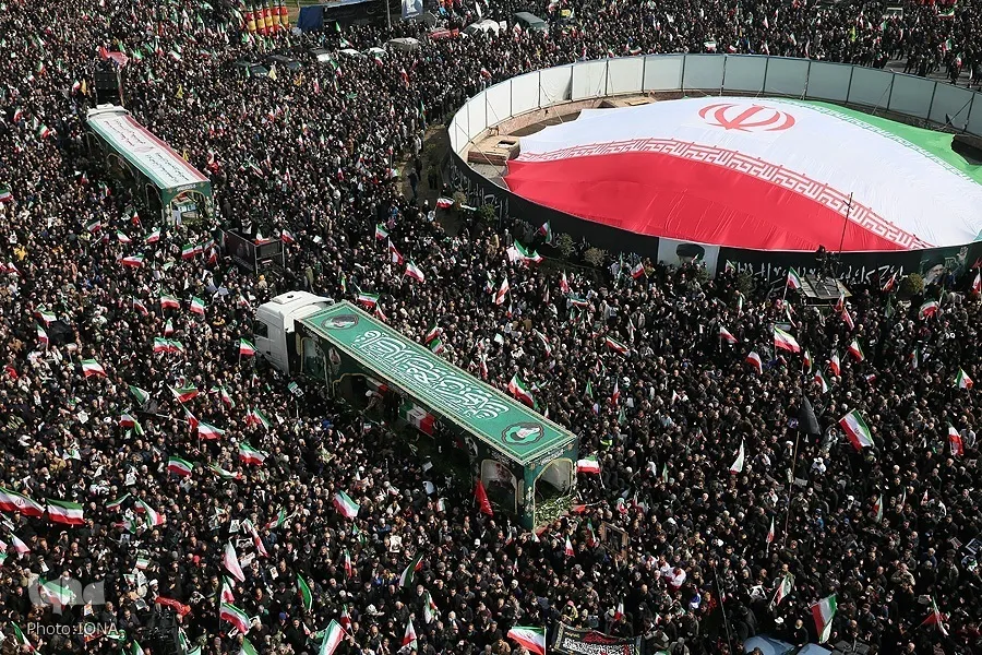 Wakazi wa Tehran wajitokeza kwa wingi katika mazishi ya Mashahidi wa Vita vya Ramadhani