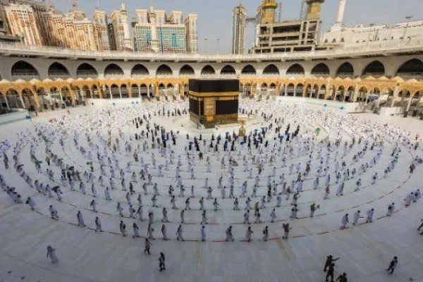 Ramazan ayının ilk on gününde Kabe'yi 1,5 milyon kişi ziyaret etti