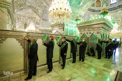 آیین گلاب شویی گنبد حرم مطهر شاهچراغ‎ (ع)