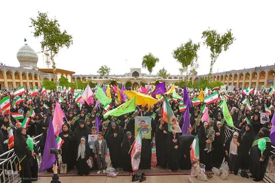 دختران «جان‌فدای ایران» در حرم شاهچراغ(ع)