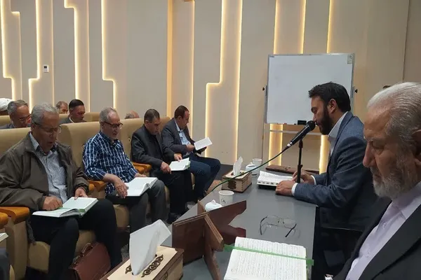 جلسه تفسیر قرآن ویژه مدیران اجرایی آذربایجان‌شرقی