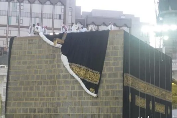 مراسم تعویض پرده کعبه برگزار شد
 