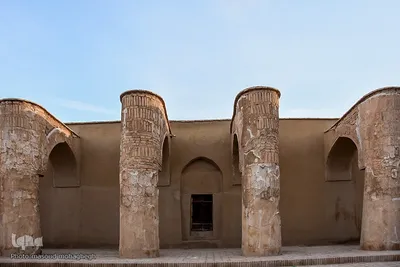 
افراشته فیروزه‌ای؛ مسجد تاریخانه‎‎ دامغان
