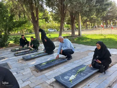 تجدید میثاق خبرنگاران و غبارروبی گلزار شهدای ملایر