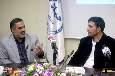 نشست «بهره‌مندی از ظرفیت جامعه قرآنی در پیاده‌روی اربعین»
