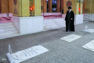 حضور رهبر معظم انقلاب در مرقد مطهر امام راحل و گلزار شهدای بهشت زهرا