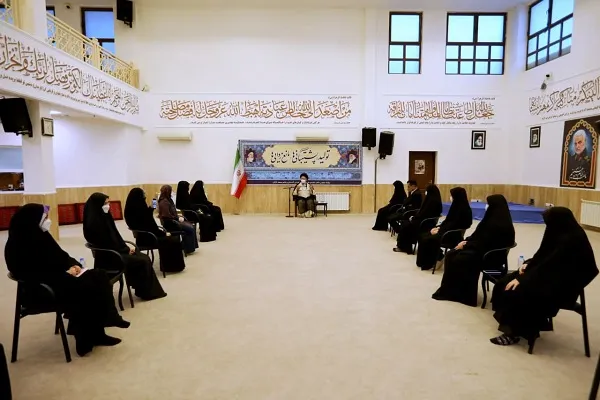 نخبگان و دانشجویان وظیفه سنگینی برعهده دارند