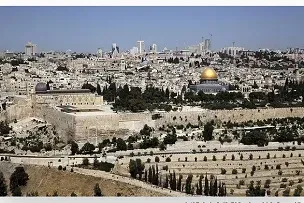 L’Administration des Waqfs islamiques de Jérusalem a mis en garde contre un projet attribué aux autorités israéliennes visant à séparer une partie de la mosquée Al-Aqsa afin de la transformer en synagogue juive.
