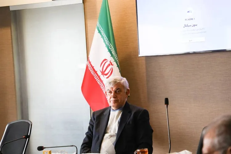مبارزه با فساد سیاه‌نمایی نیست