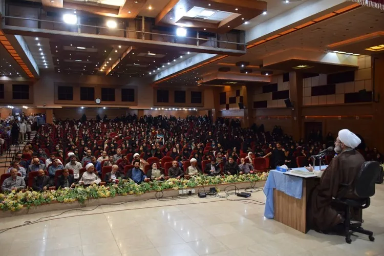 امر به معروف و نهی از منکر جامعه اسلامی را بیمه می‌کند