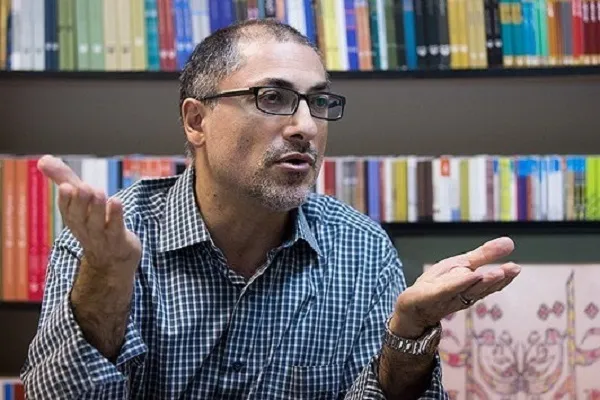 «رادیو انقلاب» بدون هیچ جناح‌بندی، موسیقی‌های انقلابی را پخش کند