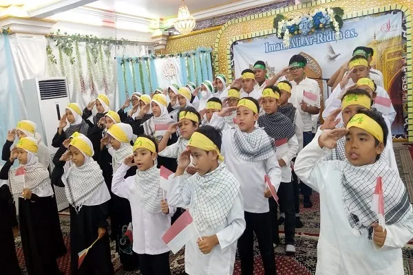اجرای سلام فرمانده در جشن میلاد الرضا(ع) اندونزی + فیلم و عکس