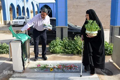 مادرانه هایی عاشقانه بر مزار تک فرزند شهیدم