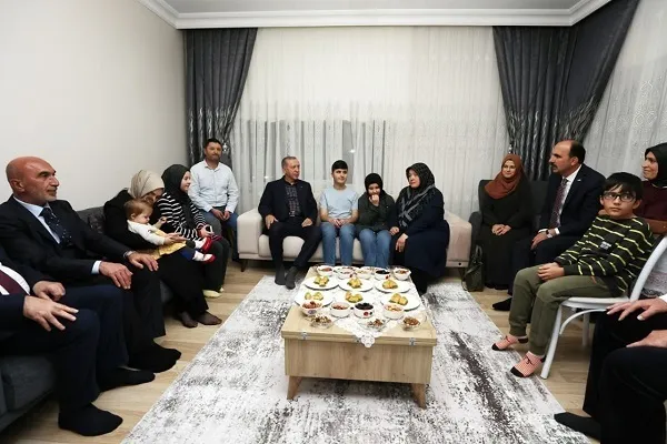 Görme engelli Ravzanur Kur'an-ı Kerim'i 12 ayda ezberledi