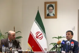 نشست خبری پرویز فتاح، رئیس کمیته امداد امام خمینی(ره) 
