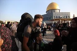Un musulman français se rend à pied à la mosquée Al-Aqsa