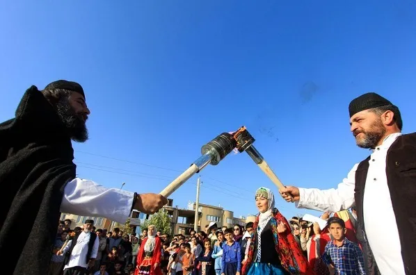 رنگین‌کمان از آیین‌های نوروزی و رمضان بر فراز سپهر نمایش ایران