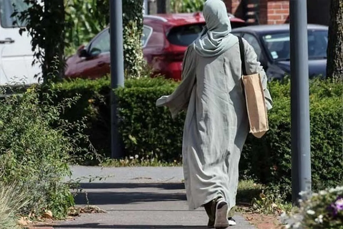 Ufaransa Inalenga Kuwatishia Waislamu Na kuwazuia Kuvaa Abaya