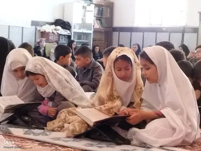 کرسی تلاوت قرآن کریم در پیهان ملایر‎