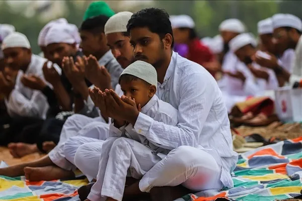 İslam dünyasında birçok ülke Ramazan Bayramı'nı cuma günü kutladı