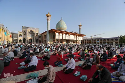 Fitr-Festgebet im Heiligen Schrein von Schah Tscheragh verrichtet