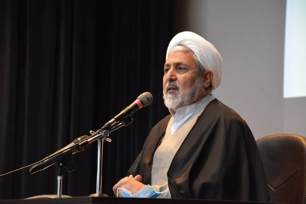 جامعه با ولایت محوری به رشد و تعالی می رسد
